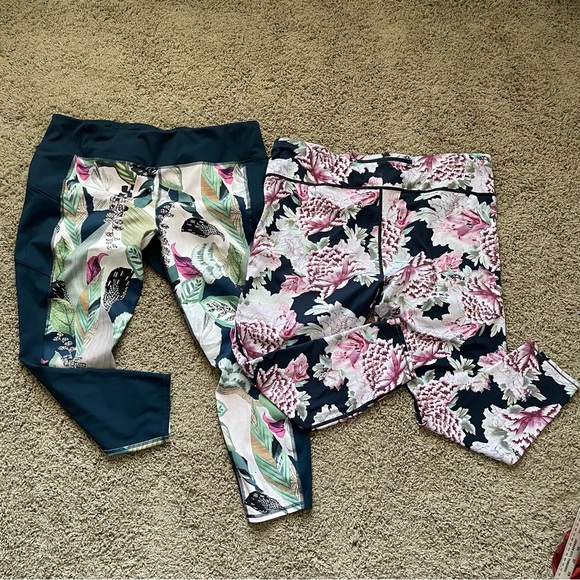 Athleta bundle of 2 leggings - size 1X - floral and tropical print 7/8 length - Picture 9 of 16